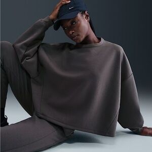Nike 24.7 Dri Fit Impossibly Soft Women’s Crew Neck Oversized Sweatshirt Small